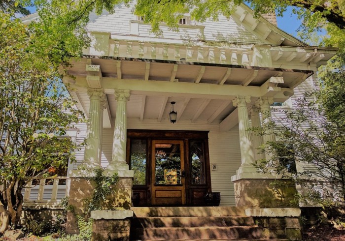 Bluebird Guesthouse — gallery preview 1