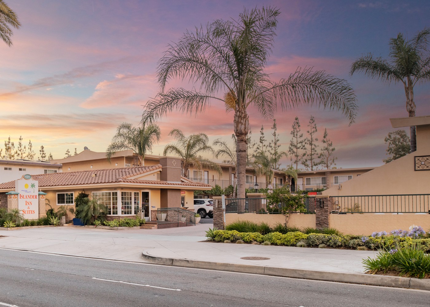 Anaheim Islander Inn and Suites — gallery preview 1